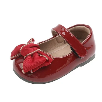 Брандираната есенна обувки на равна подметка за момичета 12-15 см, модел обувки за деца на еднакво подметка с хубав бантиком-пеперуда, детски първите проходилка от лачена кожа