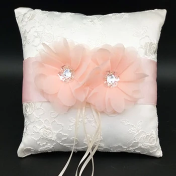 Двойно цвете Розова възглавница за годежен пръстен За Младоженци Цветя от Планински кристал Бродерия Лейси лента Възглавници за пръстени за сватбената церемония Парти