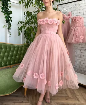 Руската дрехи, дамско лятото малко свежа розова рокля с бюстгальтером и облегающей пола със средна дължина на цветенце